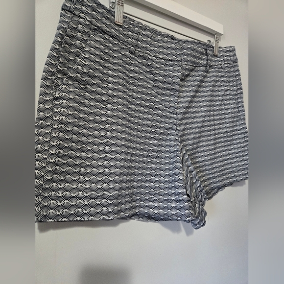 NAUTICA Navy And White Fan Patterned Cotton Shorts. Size 12 - Picture 2 of 13